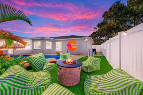 Sunshine Bungalow: Heated Pool, Hottub, Game Room!
